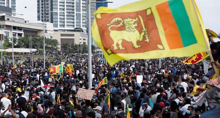 கோட்டா கோ கமவில் போராட்டத்தில் ஈடுபட்டுள்ளவர்களுக்கு வெளிநாடு செல்லத் தடை!