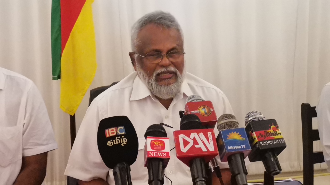 நிறைவேற்று அதிகாரம் கொண்ட ஜனாதிபதி முறைமையினை விரும்பியவர்கள் சிறுபான்மை தலைவர்களே – டக்ளஸ்