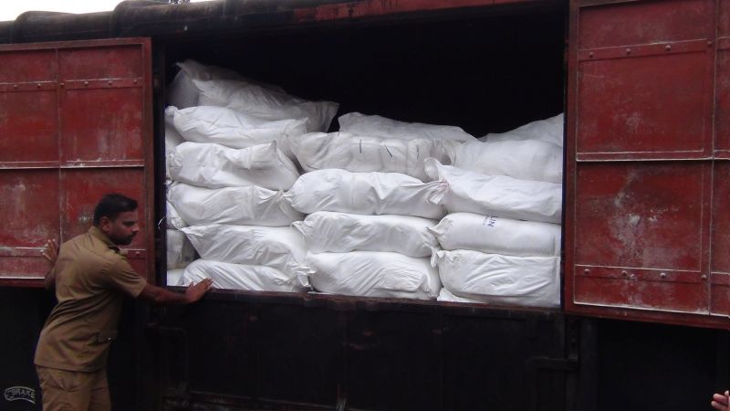 தமிழக நிவாரணப் பொருட்கள் ஹட்டனை சென்றடைந்தது!