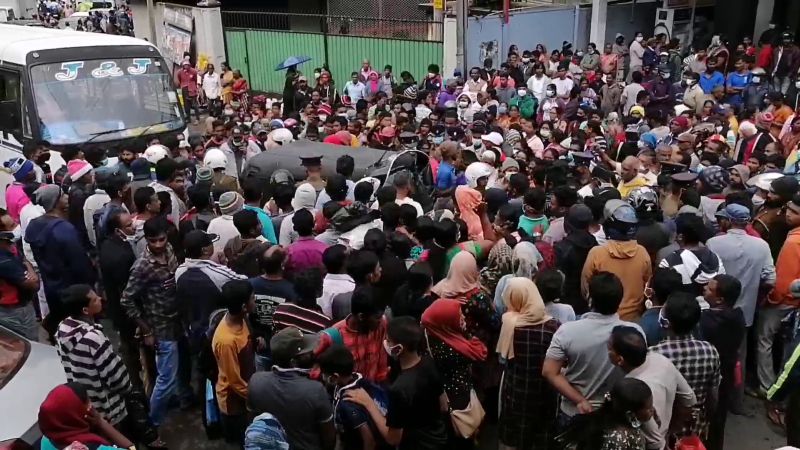 ஹட்டனில் மண்ணெண்ணெய்க்காக மக்கள் போராட்டம்!