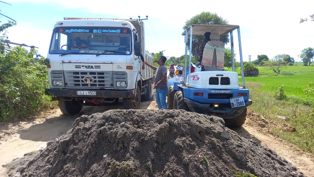 நீண்டகாலமாக புனரமைக்கப்படாத வெல்லாவெளி – வக்கி எல்லை பிரதான வீதி!