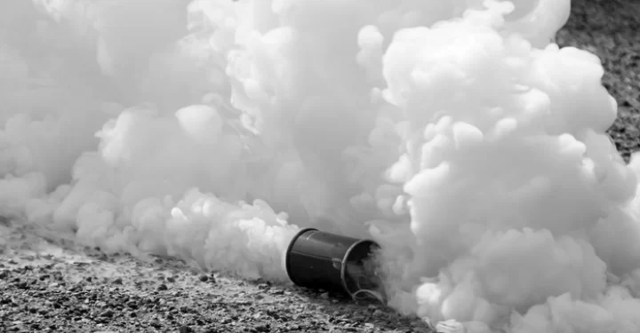 50 கண்ணீர்ப் புகை குண்டுகளுடன் சந்தேகநபர் ஒருவர் கைது