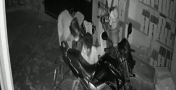 யாழில் வீடு புகுந்து பெட்ரோல் திருட்டு !!!