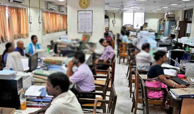 அரச நிறுவனங்களுக்கு ஊழியர்களை அழைக்கும்  செயற்பாடு மேலும் நீடிப்பு