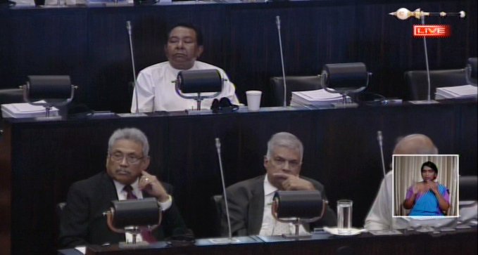 நாடாளுமன்றத்திற்கு வந்த கோட்டாவை வெளியேறக்கோரி சபையில் போராட்டம் !