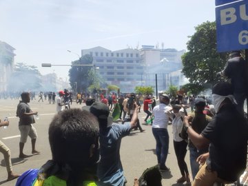 கொழும்பில் துப்பாக்கி பிரயோகம்: தொடரும் பதற்றம்