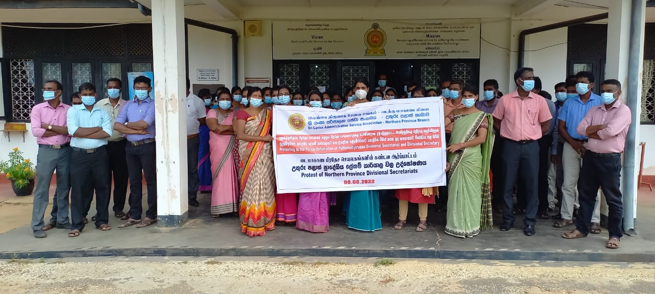 புதுக்குடியிருப்பு பிரதேச செயலரை அசௌகரியத்திற்கு உட்படுத்தியமையை கண்டித்து வடக்கில் போராட்டம்!