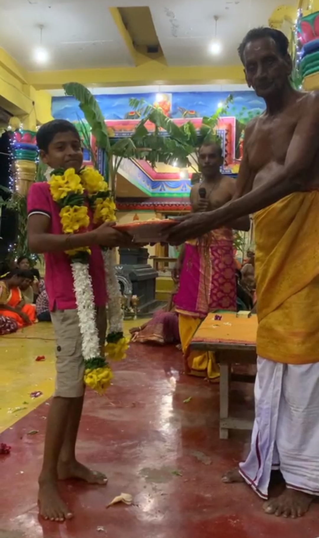 வவுனியாவில்  ஒரு மில்லியன் ரூபாவிற்கு ஏலம் போன மாம்பழம்