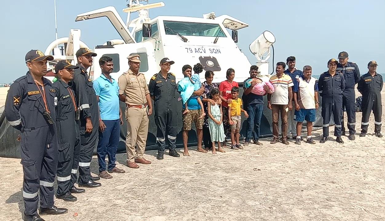 இலங்கையிலிருந்து கடல் வழியாக சென்ற  8 பேர் இந்திய கடலோர காவல் படையினராகே மீட்பு