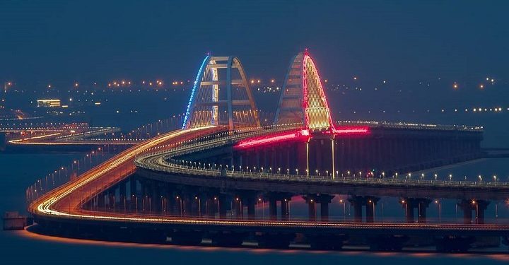 ரஷ்யாவுடன் கிரீமியா தீபகற்பத்தை இணைக்கும் பாலம் தகர்க்கப்பட வேண்டும்: உக்ரைனின் கருத்தால் பரபரப்பு!