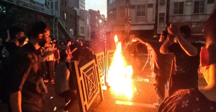 ஈரானிய போராட்டக்காரர்களுக்கு அமெரிக்கா ஆதரவு: இணையக் கட்டுப்பாடுகளை தளர்த்தப் போவதாக அறிவிப்பு!