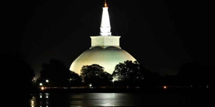 பௌர்ணமி தினத்தன்று விகாரைகளில் மின்விளக்குகளை அணைக்க நடவடிக்கை