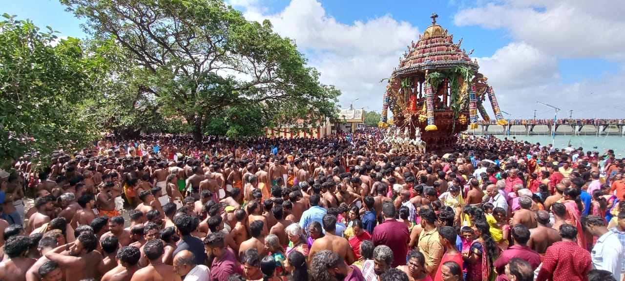 தொண்டைமனாறு ஸ்ரீ செல்வச்சந்நிதி முருகன் ஆலய தேரோட்டம் இன்று!