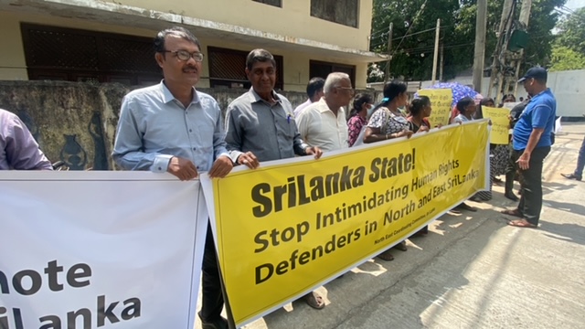 மனித உரிமை செயற்பாட்டாளர்கள் அச்சுறுத்தப்படுவதற்கு எதிரான மட்டக்களப்பில் கவனயீர்ப்பு போராட்டம்!