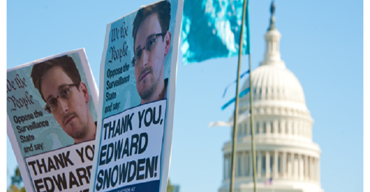 அமெரிக்காவில் உளவு குற்றச்சாட்டுகளை எதிர்கொண்டுள்ள எட்வர்ட் ஸ்னோவ்டனுக்கு ரஷ்ய குடியுரிமை!