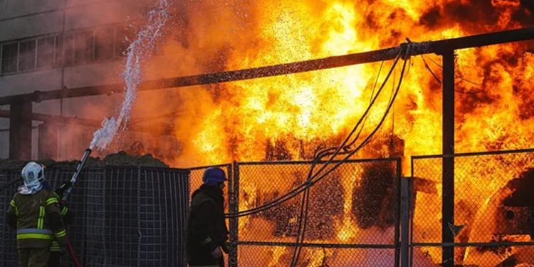 உக்ரைனில் இருந்து உடனடியாக வெளியேறுமாறு இந்தியக் குடிமக்களுக்கு இந்தியத் தூதரகம் அறிவிப்பு