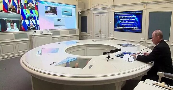 அணு ஆயுத தாக்குதல் தடுப்புப் படையின் தயார் நிலை குறித்து புடின் ஆய்வு: உலக நாடுகள் அச்சம்!