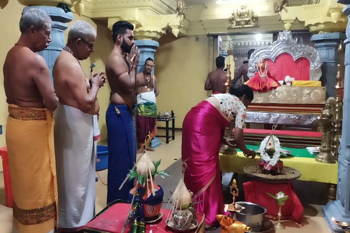 மட்டக்களப்பு கொத்துக்குளம் அருள்மிகு ஸ்ரீ முத்துமாரியம்மன் ஆலயத்தில் இடம்பெற்ற கேதார கௌரி விரத பூஜை!