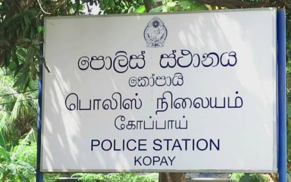 17 வயதுடைய மகனை திருத்து தருமாறு கோப்பாய் பொலிஸ் நிலையத்தில் ஒப்படைத்த தாய்!