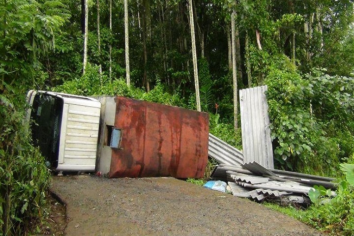 திம்புல பத்தனை பகுதியில் லொறி விபத்து: ஒருவர் உயிரிழப்பு- இருவர் காயம்!
