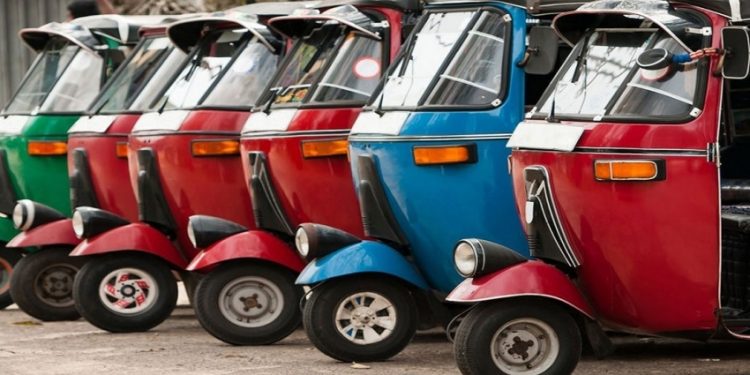 முச்சக்கரவண்டிகளுக்கு அறவிடப்படும் கட்டணத்தை 20 ரூபாயால் குறைக்க நடவடிக்கை