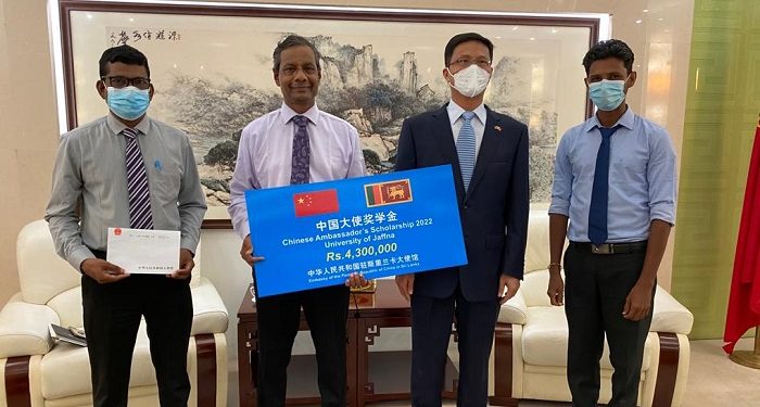 யாழ்.பல்கலைக்கழகத்துக்கு சீனத் தூதுவர் 43 இலட்சம் நிதியுதவி!