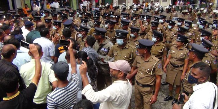 மஹிந்த ராஜபக்சவிற்கு எதிர்ப்பு தெரிவித்து போராட்டம் !