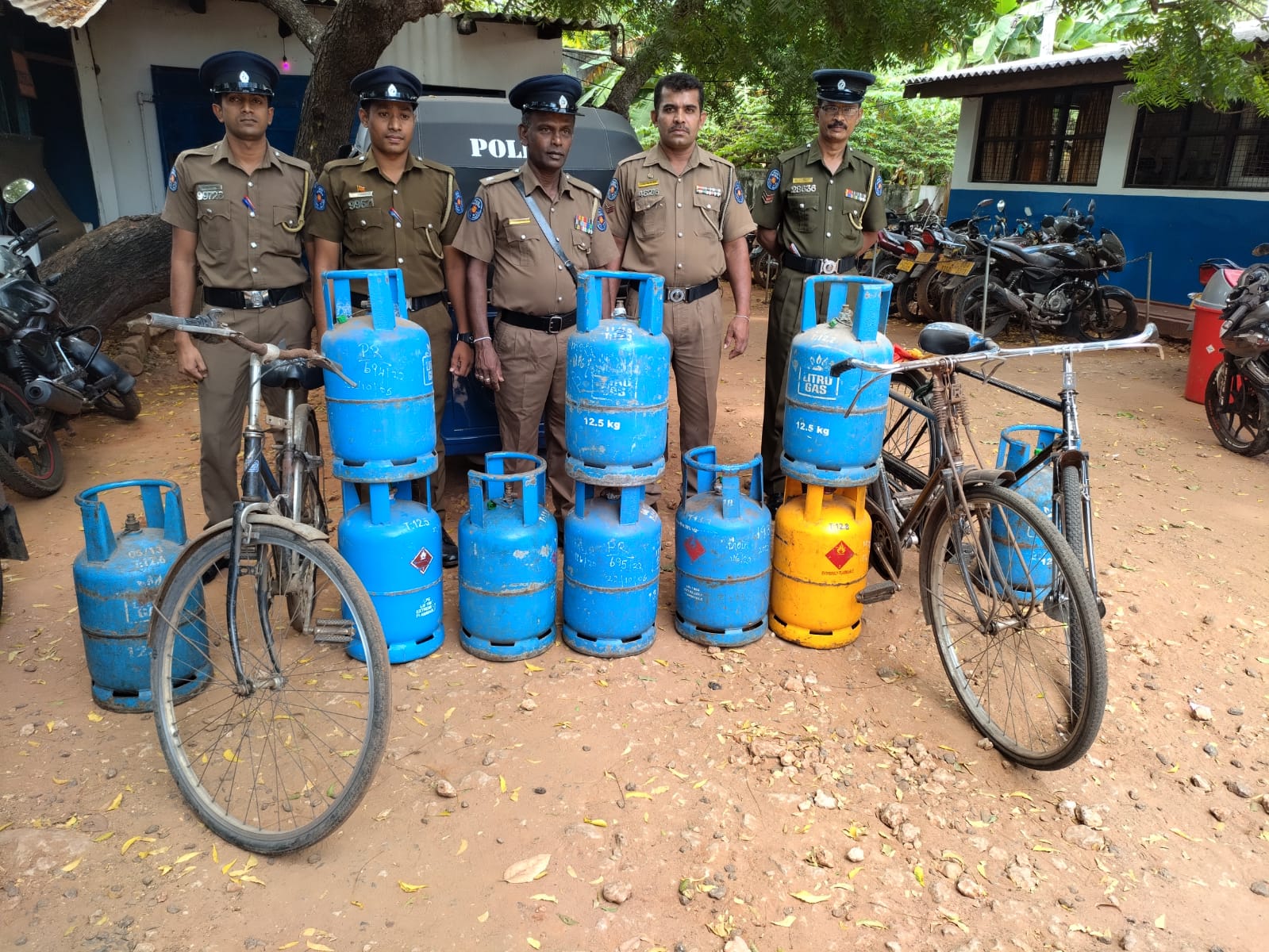 துவிச்சக்கர வண்டிகள் மற்றும் எரிவாயு சிலிண்டர்களை திருடிய ஒருவர் கோப்பாய் பொலிஸாரினால் கைது
