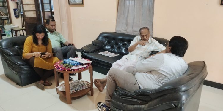 மக்கள் நீதி மய்ய மாநில பிரிவு செயலாளரும்,சட்டத்தரணியுமான எம்.ஸ்ரீதர் மற்றும் ஆனந்தசங்கரி இடையில் சந்திப்பு