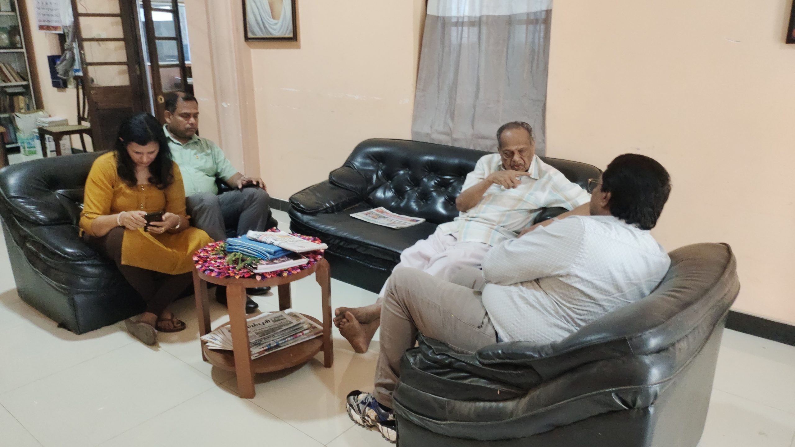 மக்கள் நீதி மய்ய மாநில பிரிவு செயலாளரும்,சட்டத்தரணியுமான எம்.ஸ்ரீதர்  மற்றும் ஆனந்தசங்கரி இடையில் சந்திப்பு