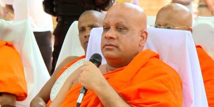 “எந்த அரசியல் கட்சியும் மக்களின் நலனுக்காக செயல்படுவதில்லை”