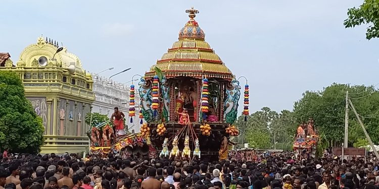 சிறப்பாக நடைபெற்ற வல்லிபுர ஆழ்வார் ஆலய தேர்த்திருவிழா