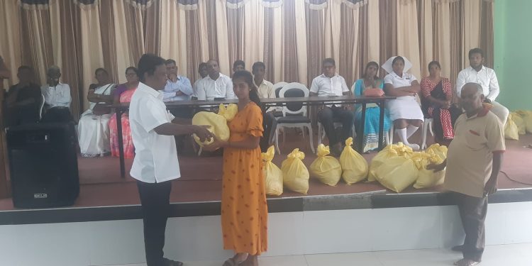 மன்னார் நகர சபையினால் கர்ப்பிணி தாய் மார்களுக்கு போசாக்கு பொதிகள் வழங்கி வைப்பு