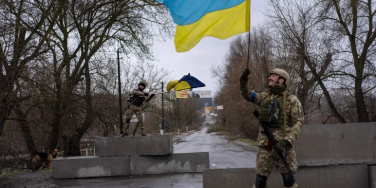 ரஷ்ய படைகள் பின்வாங்கல் : லைமானில் மீண்டும் கொடியை நாட்டியது உக்ரைன்