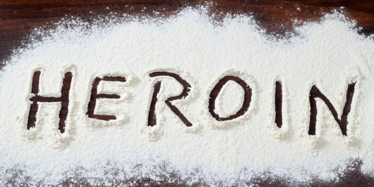 பொம்மைவெளியில் ஹெரோயின் விற்கும் பெண்ணை பொலிஸார் கைது செய்யவில்லை என குற்றச்சாட்டு!