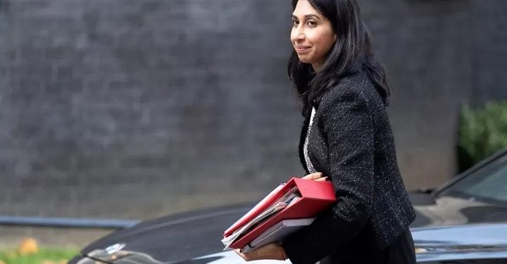 புகலிடக் கோரிக்கையாளர்களை தடுக்கும் ஒப்பந்தத்தில் கையெழுத்திடுவதற்காக பரிஸ் விரையும் சுயெல்லா பிரேவர்மேன்!