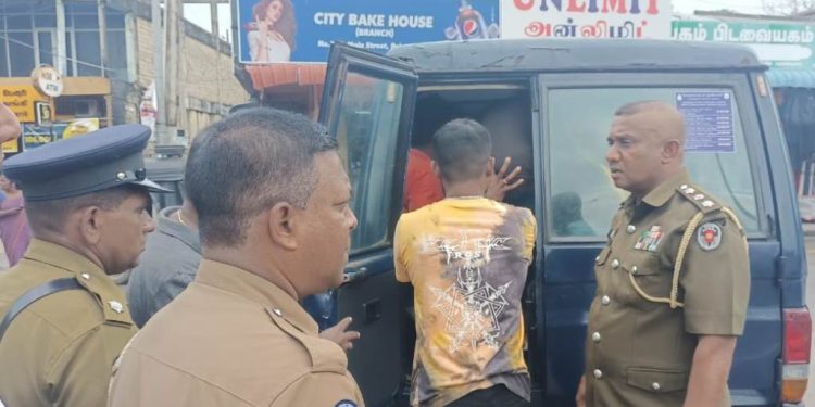 பருத்தித்துறையில் 13 இளைஞர்கள் கைது!