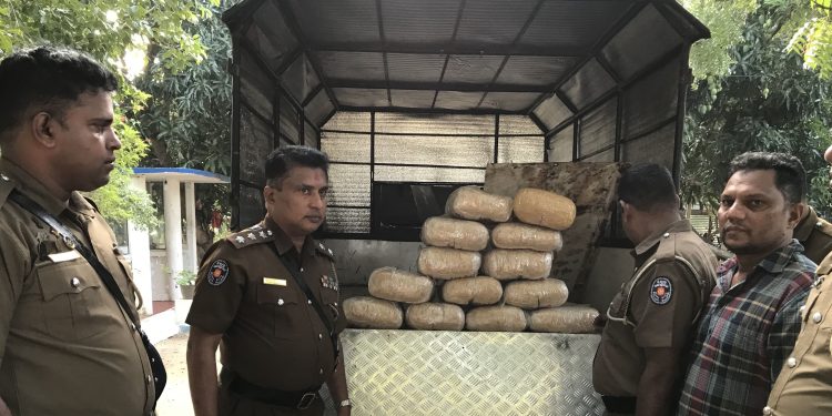 முகமாலை பகுதியில் கஞ்சா ஏற்றி வந்த இருவர் கைது!