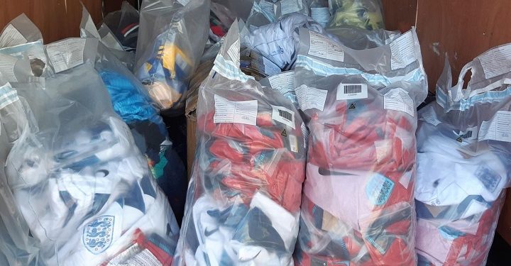 ஐந்து இலட்சம் பவுண்டுகள் பெறுமதியான போலி கால்பந்து உலகக்கிண்ண ரீ-சட்டுகள் பறிமுதல்!