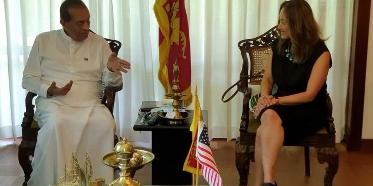 முன்னாள் சபாநாயகர் கருஜெயசூரியவிற்கும் அமெரிக்க தூதுவர் ஜூலி சங் இடையில் சந்திப்பு!