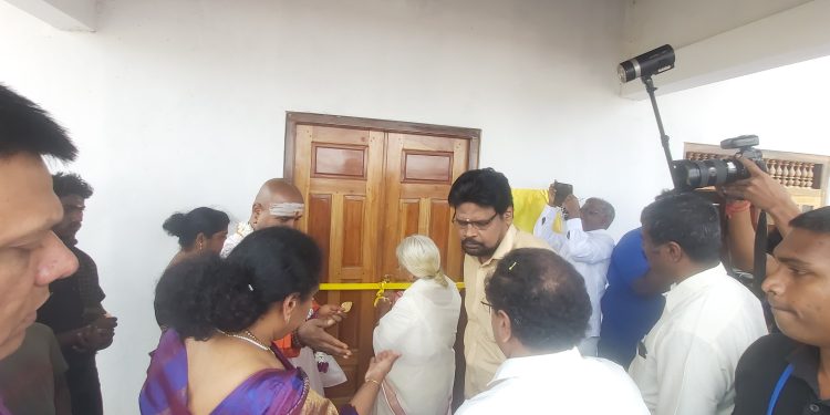 வவுனியாவில் ஓம் சரவணசேவா அறக்கட்டளையின் ஊடாக வீடுகள் கையளிப்பு!