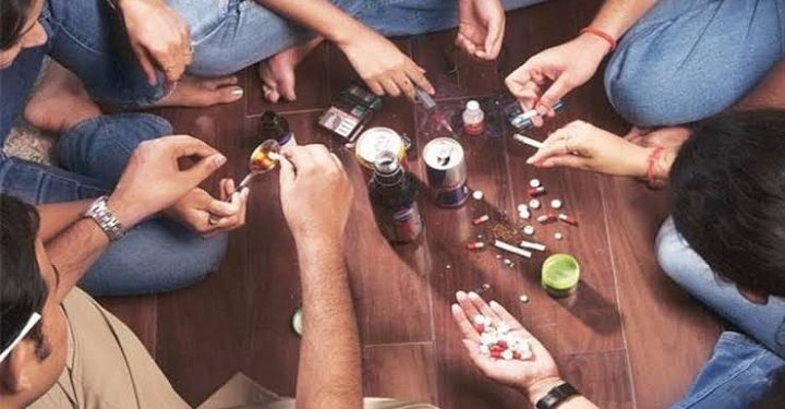 மாணவிகளும் போதைக்கு அடிமையாகி வருவதாக தகவல்!