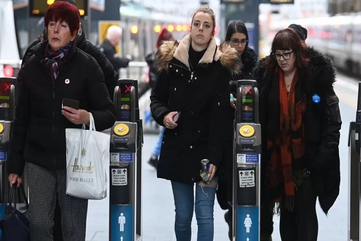 கிறிஸ்மஸ் காலத்தில் கூடுதல் நாட்கள் பணிபகிஷ்கரிப்பில் ஈடுபட ரயில் ஊழியர்கள் தீர்மானம்!