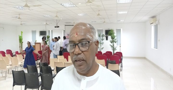 புலம்பெயர் தேசத்தவர்கள் நீங்கள் படித்த பாடசாலையில் உள்ள மாணவர்களுக்கு உதவுவதற்கு முன் வரவேண்டும் – ஆறு.திருமுருகன்