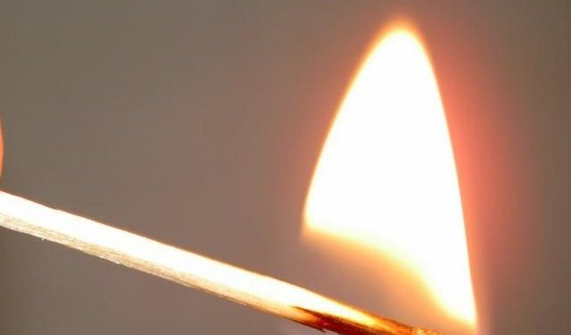 நான்கு வயது சிறுவனுக்கு வாயில் நெருப்பால் சுட்ட ஆசிரியர்!