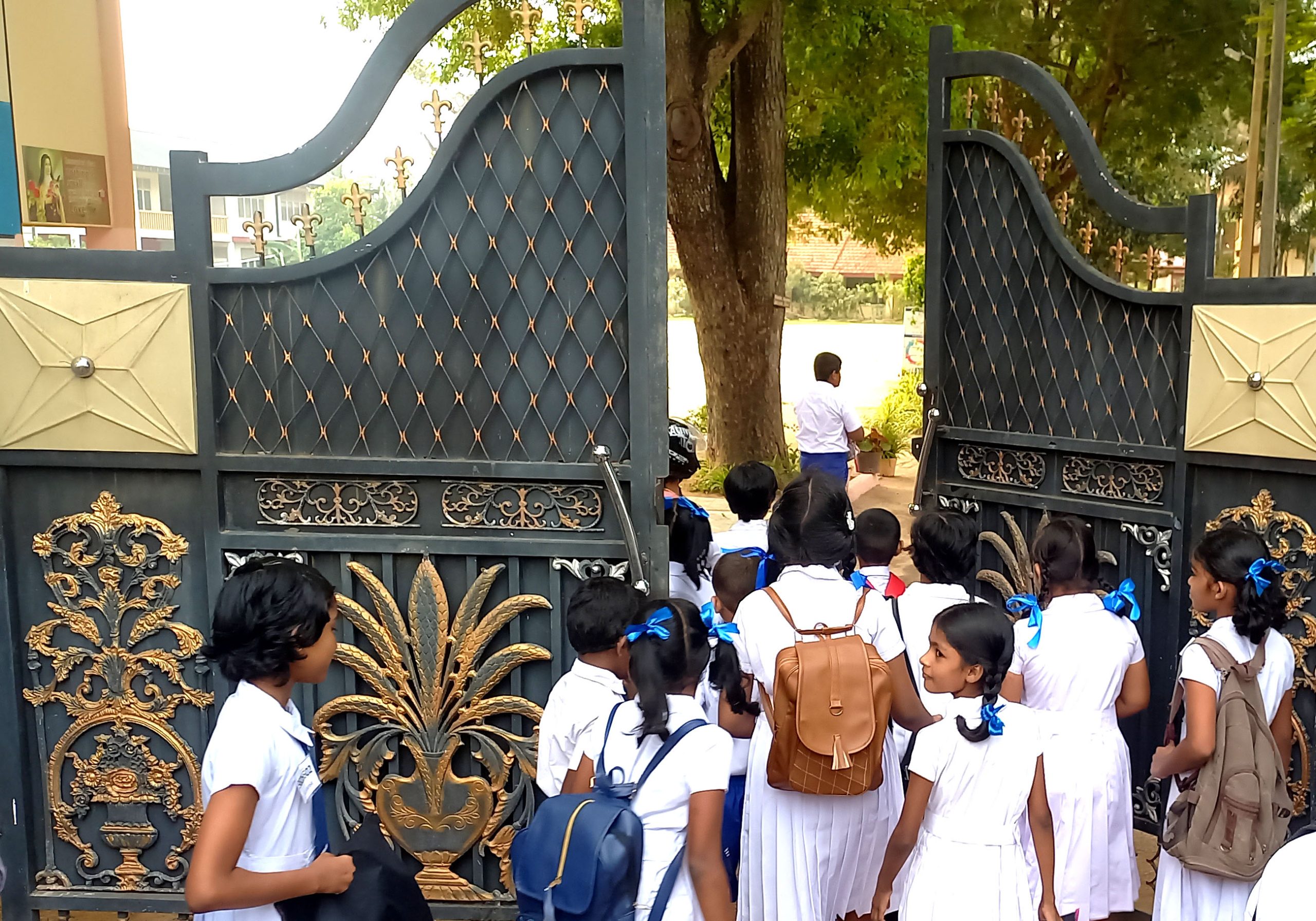 நாடளாவிய ரீதியில் ஆரம்பமான ஐந்தாம்தர புலமைப் பரிசில் பரீட்சை