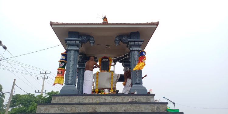 செம்மணி பகுதியில் ஏழு அடி உயரமான  சிவலிங்கம் பிரதிஷ்டை!