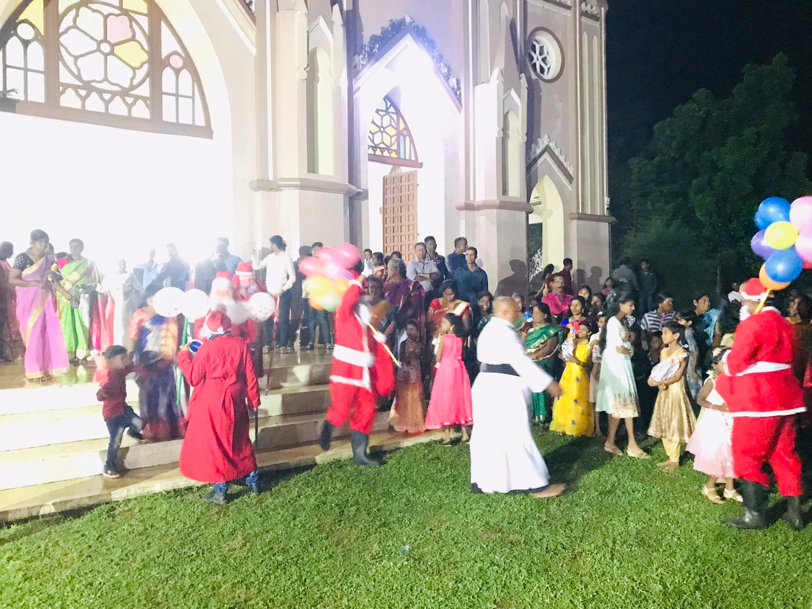 16வது கெமுனு இராணுவப் படையினரால் சிறார்களுக்கு பரிசுப் பொருட்கள் அன்பளிப்பு!