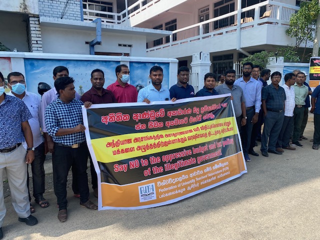 புதிய வரிக்கொள்கையை கண்டித்து மட்டக்களப்பில் போராட்டம்!