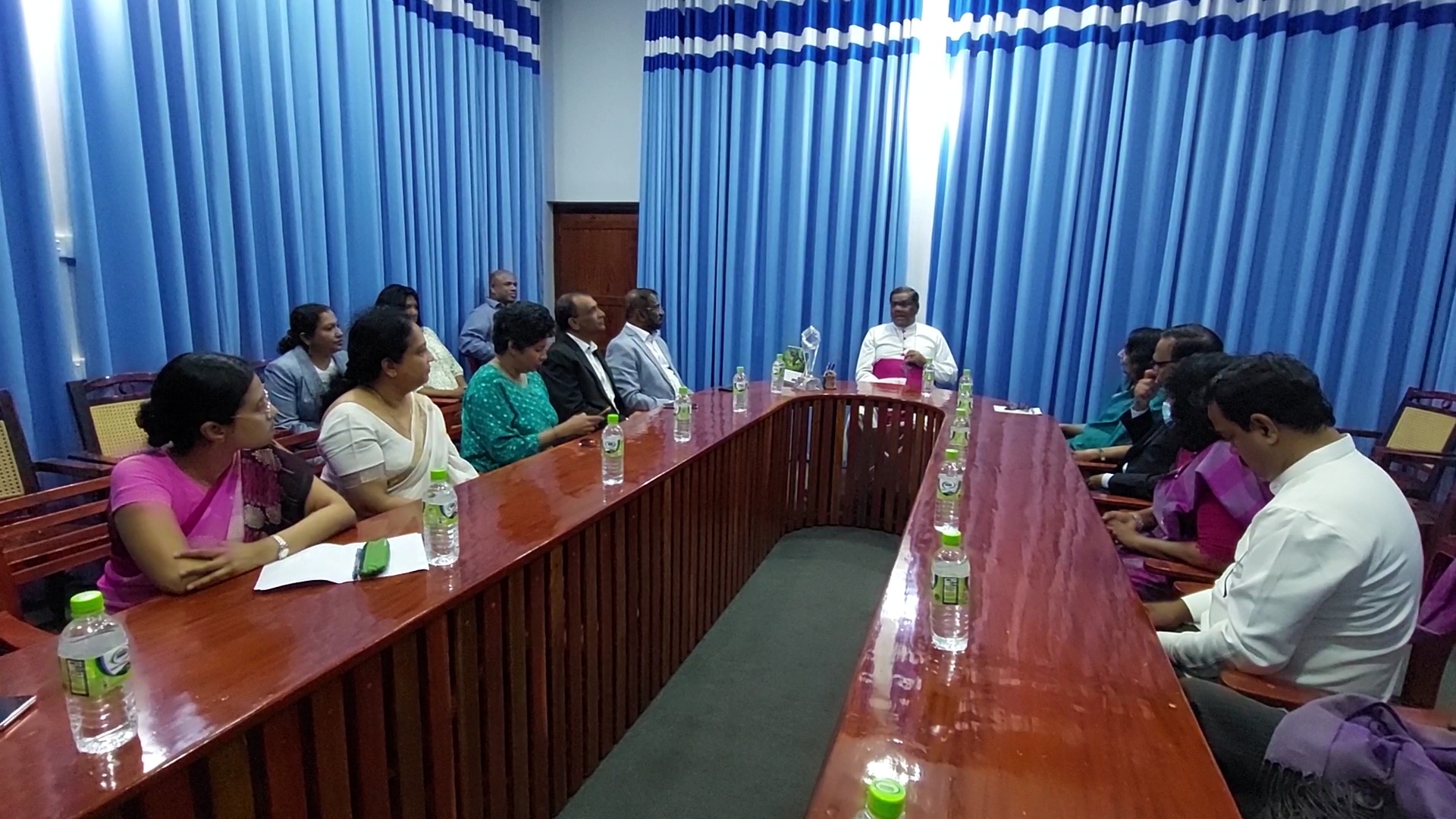 யாழ் .மறைமாவட்ட ஆயர்  ஞானப்பிரகாசம் ஆண்டகையை சந்துத்த தூதுவர் குழு!